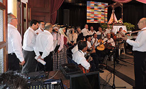 La Rondalla Típica del HCV, durante su actuación.