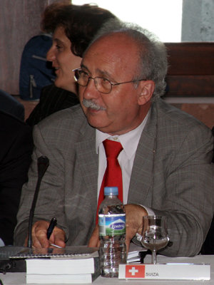 José Antonio Franco, representando a los españoles de Suiza en un pleno del CGCEE en 2006. José Antonio Franco, representando a los españoles de Suiza en un pleno del CGCEE en 2006.