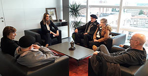 Un momento del encuentro entre Rita Clambor, Begoña Serrano y los participantes en el programa 'Añoranza'. Un momento del encuentro entre Rita Clambor, Begoña Serrano y los participantes en el programa 'Añoranza'.