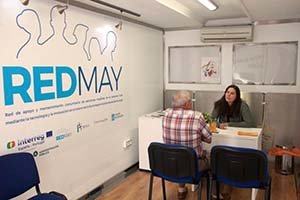 El servicio ‘Cuidados puerta a puerta’ atiende a los mayores en el rural. El servicio ‘Cuidados puerta a puerta’ atiende a los mayores en el rural.