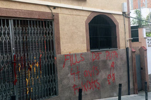 La fachada de la Agrupación Cultural Saudade apareció con nuevas pintadas el 1 de enero. La fachada de la Agrupación Cultural Saudade apareció con nuevas pintadas el 1 de enero.