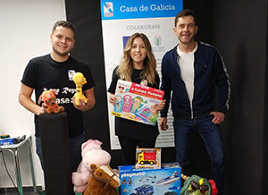 Miembros del Instituto Firgas, entregaron regalos en la Casa de Galicia en Las Palmas. Miembros del Instituto Firgas, entregaron regalos en la Casa de Galicia en Las Palmas.