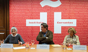 Rocío de Terán Troyano, Luis García Montero y Ritama Fernández Troyano, durante la firma del acuerdo. Rocío de Terán Troyano, Luis García Montero y Ritama Fernández Troyano, durante la firma del acuerdo.