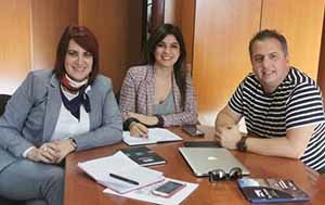 Blanca Rosa Blanco, junto a María José Manso y Carlos de la Huerta, durante la reunión que mantuvieron. Blanca Rosa Blanco, junto a María José Manso y Carlos de la Huerta, durante la reunión que mantuvieron.