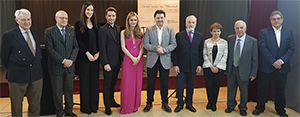 Rodríguez Miranda, junto a Pérez Dobarro, Borja Quiza, Estíbaliz Santamaria y algunos de los participantes en el acto. Rodríguez Miranda, junto a Pérez Dobarro, Borja Quiza, Estíbaliz Santamaria y algunos de los participantes en el acto.