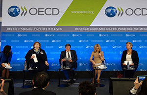 Escrivá -en el centro–, durante su participación en el Foro de Alto Nivel de la OCDE. Escrivá -en el centro–, durante su participación en el Foro de Alto Nivel de la OCDE.
