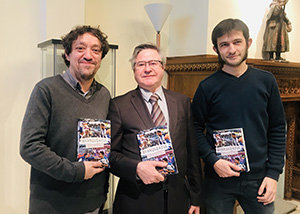 1. De izquierda a derecha Xosé Hermida, Ramón Jiménez y el autor Marcos Gendre