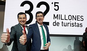 Juanma Moreno y Juan Marín, durante la inauguración del estand de Andalucía en Fitur. Juanma Moreno y Juan Marín, durante la inauguración del estand de Andalucía en Fitur.