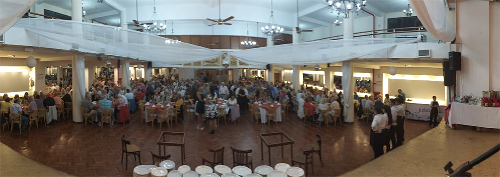 Vista general de los asistentes a la primera paella del año en el Centro Gallego de Mar del Plata. Vista general de los asistentes a la primera paella del año en el Centro Gallego de Mar del Plata.