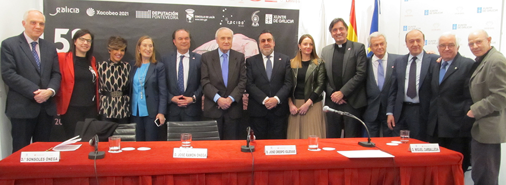 Joaquín García, Ana B. Vázquez, Sonsoles Ónega, Ana Pastor, José Crespo, J. R. Ónega, M. Á. Carballeda, Begoña Blanco, Andrés Ramos, J. M. Pérez Vázquez, Julio Lage, Ovidio Cadenas y Antón Lamazares, durante el acto de presentación. Joaquín García, Ana B. Vázquez, Sonsoles Ónega, Ana Pastor, José Crespo, J. R. Ónega, M. Á. Carballeda, Begoña Blanco, Andrés Ramos, J. M. Pérez Vázquez, Julio Lage, Ovidio Cadenas y Antón Lamazares, durante el acto de presentación.