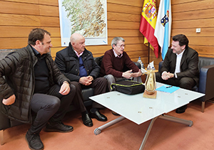Miranda recibió al presidente de la Asociación de Emigrantes Retornados Ulla-Umia (AERU), Celso Domínguez, y parte de la Junta Directiva. Miranda recibió al presidente de la Asociación de Emigrantes Retornados Ulla-Umia (AERU), Celso Domínguez, y parte de la Junta Directiva.