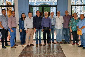 De izda. a dcha., Orlando Suárez, José Antonio Alejandro González, presidente HGV; Fabiola Hernández, Fernando Brea Morales, secretario general CTMISS, Roberto González Pérez, presidente FECEVE; José Francisco Armas Pérez, consejero CTMISS; José Coronas Puil, vocal FECEVE; Carlos Carreira Quintas, Agrupación Galaica; Ricardo Márquez Lugo, presidente HCV; Teresa Ysaura Rodríguez Castro y Antonio Corral Olmo, vocal y tesorero FECEVE, respectivamente.