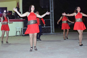 El conjunto de danzas árabes de Luz Alles, durante su actuación. El conjunto de danzas árabes de Luz Alles, durante su actuación.