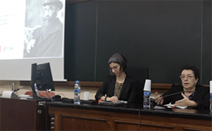Rosario Álvarez presentando a Rosa Mascato, durante la charla en la Universidad de Barcelona. Rosario Álvarez presentando a Rosa Mascato, durante la charla en la Universidad de Barcelona.