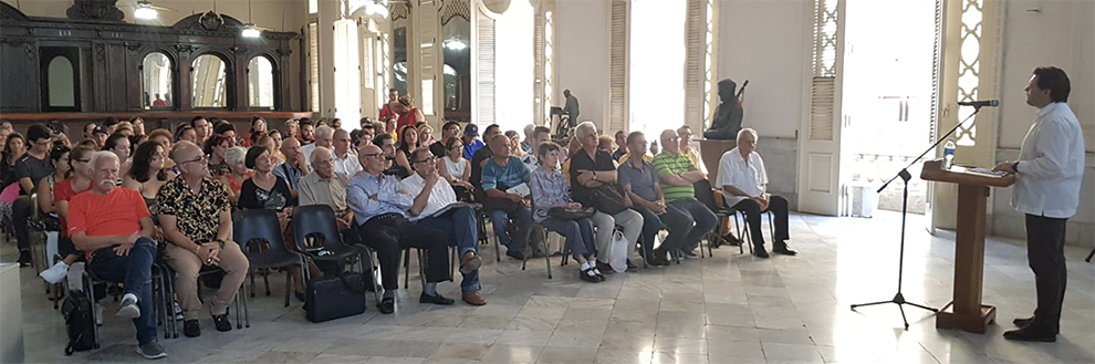 El secretario xeral de Emigración explicó a la colectividad gallega en Cuba los diferentes programas de su departamento. El secretario xeral de Emigración explicó a la colectividad gallega en Cuba los diferentes programas de su departamento.