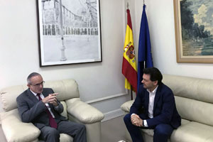 Antonio Rodríguez Miranda y Ángel Vázquez, cónsul de España en São Paulo, durante su encuentro. Antonio Rodríguez Miranda y Ángel Vázquez, cónsul de España en São Paulo, durante su encuentro.
