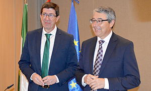 El vicepresidente de la Junta y consejero de Turismo, Juan Marín, junto al presidente de la Diputación de Málaga, Francisco Salado.