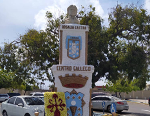 Monumento a la poetisa y novelista gallega Rosalía de Castro, dentro del Centro Gallego de Maracaibo. Monumento a la poetisa y novelista gallega Rosalía de Castro, dentro del Centro Gallego de Maracaibo.