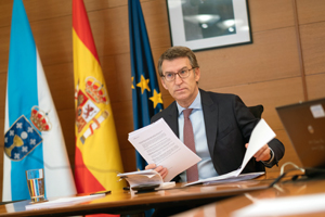 O titular do Goberno galego, Alberto Núñez Feijóo, mantén unha videoconferencia co presidente do Goberno central, Pedro Sánchez, e os outros presidentes autonómicos.. San Caetano, Santiago de Compostela, 29/03/20.