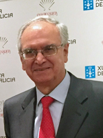 1. De izquierda a derecha, el conferenciante Vitorio Magariños, el delegado de la Xunta en Madrid, José Ramón Ónega y el presidente de IURISGAMA Carlos Lema Devesa