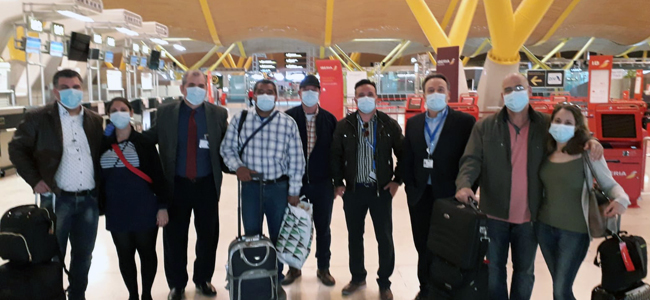 El embajador de Cuba en España, Gustavo Machín, en la despedida del vuelo en Madrid.