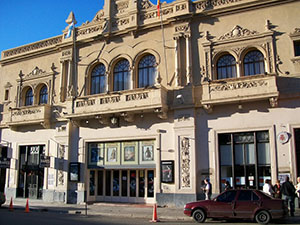Vista del edificio de la Asociación Española de Socorros Mutuos de Comodoro Rivadavia.