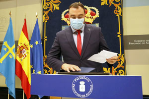 Oviedo. 20-7-2020. El presidente del Principado, Adrián Barbón, ofrece una rueda de prensa para hacer balance del primer año de mandato.
Foto: Armando Álvarez.