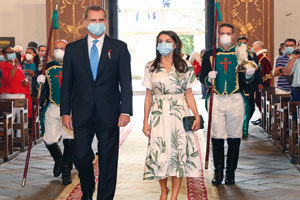 Los Reyes, a su llegada a la iglesia de San Martiño Pinario.