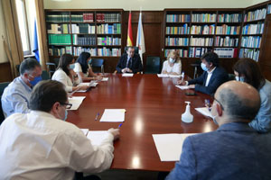 O secretario xeral de Universidades, José Alberto Díez de Castro, reúnese coas Xerencias e Vicerreitorías económicas das universidades de Santiago de Compostela (USC), A Coruña (UDC) e Vigo (UVigo).