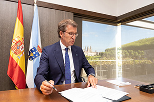 O presidente da Xunta, Alberto Núñez Feijóo, asina o decreto de composición do Goberno. Despacho do presidente en Monte Pío, Santiago de Compostela, 6 de setembro de 2020