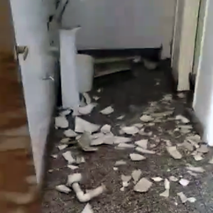 Parte del destrozo que hicieron los vándalos en el Centro Gallego de Mar del Plata.