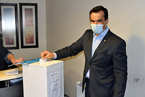 fernando-votando