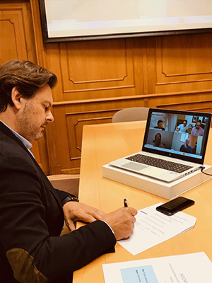 El secretario xeral de Emigración, en un momento de la videoconferencia con representantes de instituciones gallegas en Venezuela.