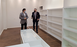 Rodríguez Miranda, acompañado de Juan Manuel Fernández, visitó los locales disponibles.