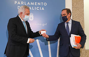PARLAMENTO
10,45 h.- O conselleiro de Facenda e Administración Pública, Valeriano Martínez, fará entrega ao presidente do Parlamento de Galicia, Miguel Ángel Santalices, do Proxecto de Orzamentos de Galicia para 2021. No despacho do Presidente.
foto xoán crespo
23/11/2020