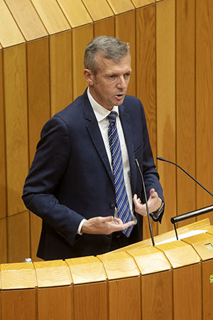 El vicepresidente primero de la Xunta, Alfonso Rueda, durante su intervención en el Parlamento.