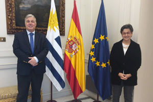 Francisco Bustillo Bonasso y Arancha González Laya, durante su encuentro.