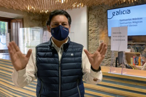 El secretario xeral de Emigración, durante su mensaje a los gallegos del exterior.