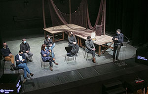 O conselleiro de Cultura, Educación e Universidade, Román Rodríguez, acompañado polo director da Agadic, Jacobo Sutil, e polo director do Centro Dramático Galego (CDG), Fran Núñez, presenta o espectáculo O charco de Ulises, primeira produción teatral propia desta tempada. Intervirán tamén os directores do espectáculo, Marián Bañobre e Santiago Cortegoso, e membros do equipo artístico.
FOTOS CONCHI PAZ