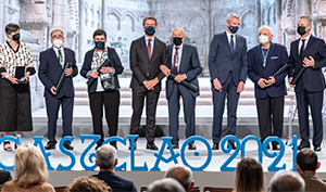 O titular da Xunta de Galicia, acompañado do seu Executivo, preside a cerimonia de imposición das Medallas Castelao 2021. Na edición deste ano os galardoados foron Esther Eiros, Santiago Pemán, Xoan Luis Saco Cid, o Centro Superior de Hostelería de Galicia, Manuel Vila López Palacio de Congresos e Exposicións de Galicia (Santiago de Compostela), 25/06/2021