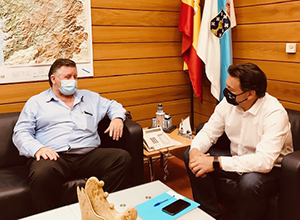 El secretario xeral da Emigración y el presidente del Centro Galego de Lucerna
