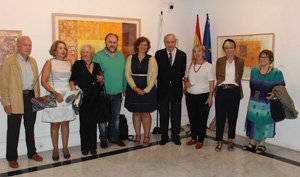 Los padres de la autora, M.L. Valero, Lavagne, Pena, Ónega y las críticas de Arte Sáenz Angulo, Otero y C. Valero.