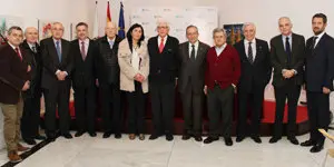 Los intervinientes en la presentación con destacados lucenses que acudieron al acto
