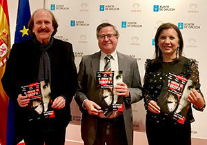 1. Presentación oficial en Madrid de EL VIENTRE DE EUROPA, de izquierda a derecha, el director Juan Pinzás, la productora Pilar Sueiro, y el coordinador de Actos, Ramón Jiménez