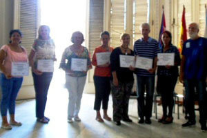 Cuba.Alumnos con sus diplomas