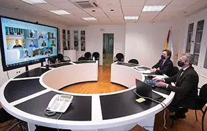 O vicepresidente primeiro e conselleiro de Presidencia, Xustiza e Turismo, Alfonso Rueda, acompañado do director xeral de Relacións Exteriores e coa UE, Jesús Gamallo, manterá unha reunión por videoconferencia con representantes das Agrupacións Europeas de Cooperación Territorial (AECTs) entre Galicia e o Norte de Portugal e da Comisión de Coordinación de Desenvolvemento Rexional do Norte de Portugal (CCDR-N).