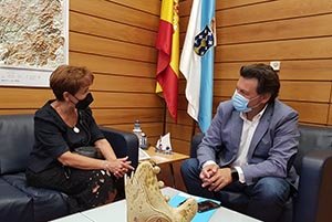 Miranda con la presidenta de la Agrupación Artística Gallega Rosalía de Castro de Madrid