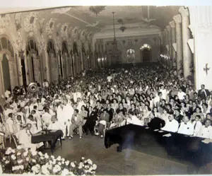 El Centro Gallego de La Habana mostraba un gran aspecto en una de las primeras interpretaciones del Himno Gallego.