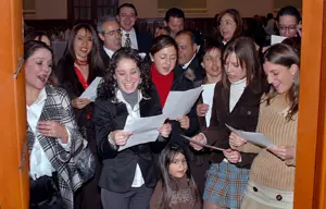 Los participantes cantaron con mucho entusiasmo villancicos.