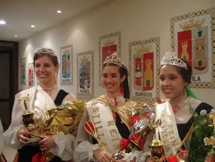 Reina y princesas del Centro de Castilla y León en Mar de Plata. / TOBIO